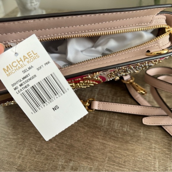 NWT Michael Kors Selma Studded Medium Leather Crossbody in Soft Pink - Picture 11 of 11